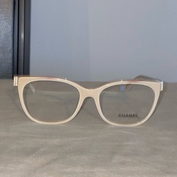 Chanel nude frames - Picture 3 of 15